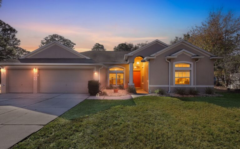 Premium amenities available for residents at Safe Harbor Amoré in Spring Hill, Florida