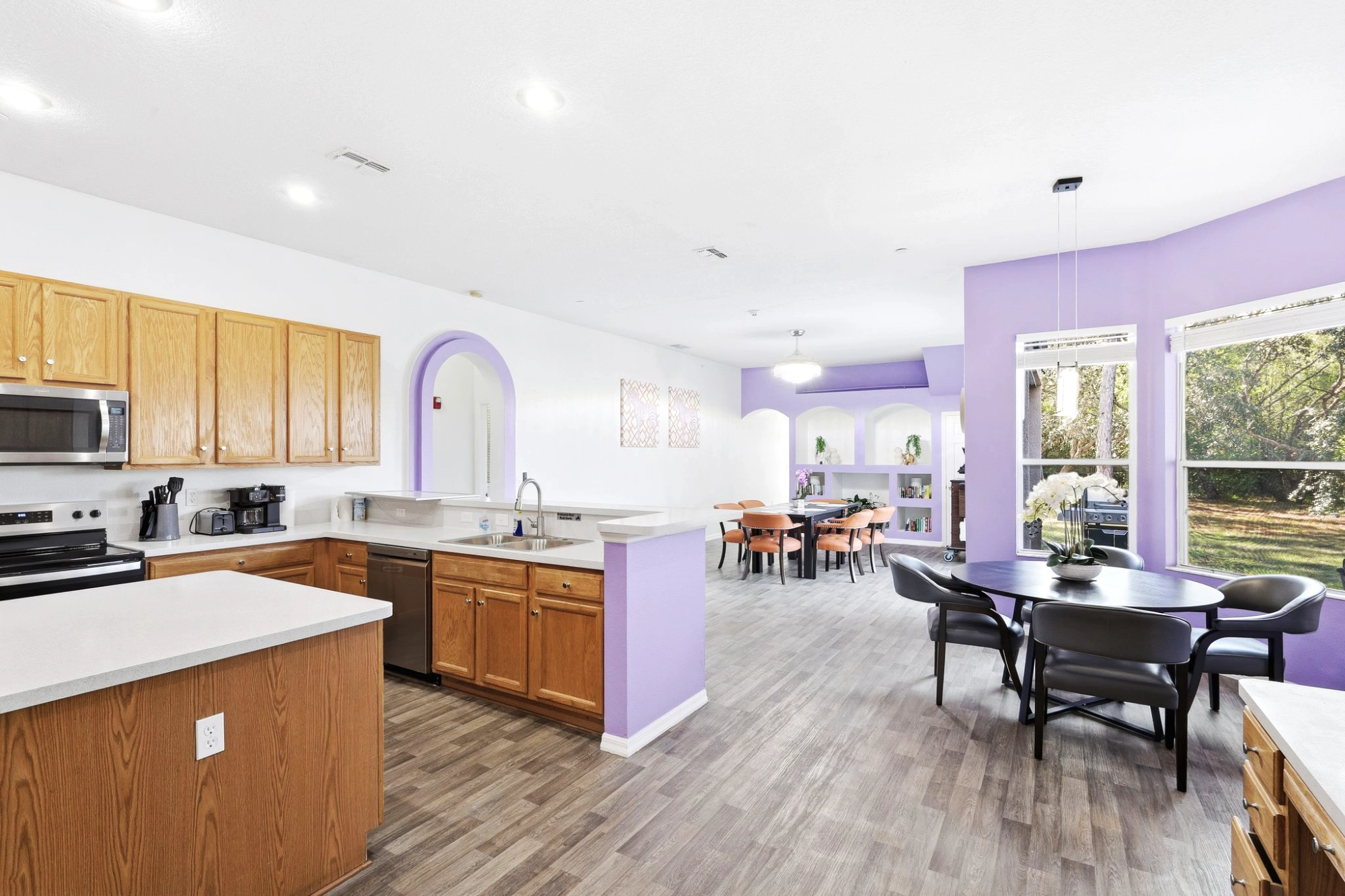 Senior dining area at Safe Harbor Amoré assisted living home in Spring Hill, Florida
